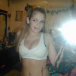 Teen Selfie In Sexy Oberteil
