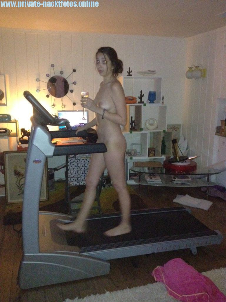 Nackt Auf Einem Laufband Freundin Macht Nackt Sport