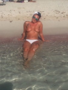 Am Strand Oben Ohne Privates Nacktfoto