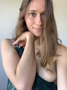 Freundin Annette Zeigt Ihre Brust
