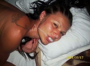 Carina Mit Frischem Sperma Im Mund